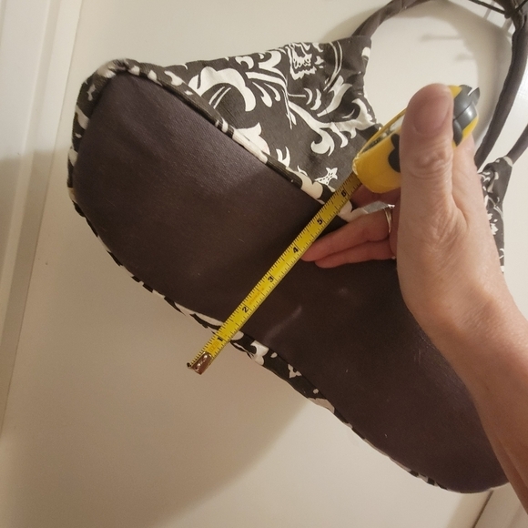 Buckhead Betties brown and white floral tote, with initial B for Beautiful! - Picture 8 of 10